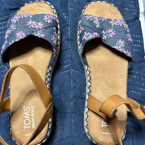 Tom’s sandals